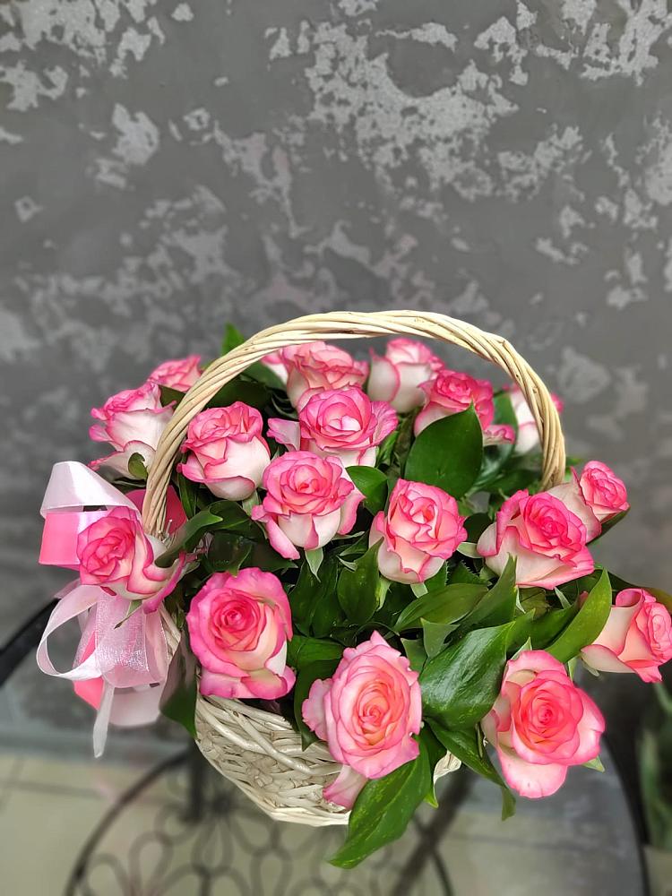 Цветочная композиция из Розы в корзине в Первомайском Ставропольского края