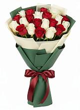 Букет Микс из красных и белых роз в Первомайском Ставропольского края