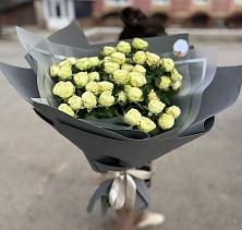 Букет Белые кустовые розы Солинеро в Первомайском Ставропольского края