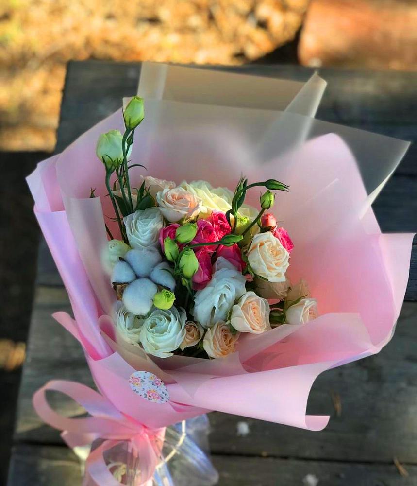 Букет цветов из: Розы и Лизиантусы в Первомайском Ставропольского края