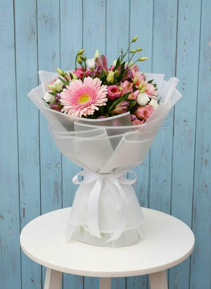 Букет цветов из: Герберы, Альстромерии и Лизиантусы в Первомайском Ставропольского края