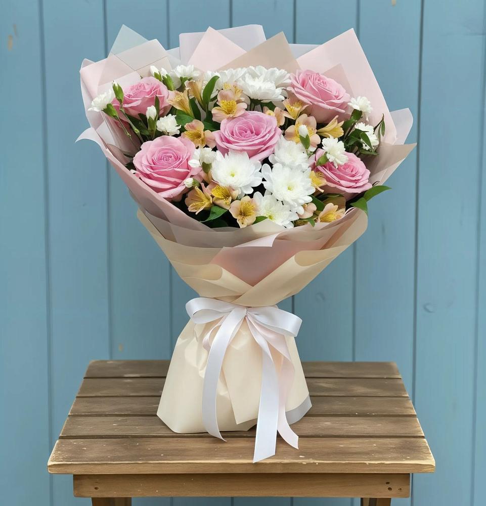 Букет цветов из: Гвоздики, Орхидеи и Розы в Первомайском Ставропольского края