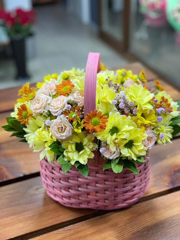 Цветочная композиция из Хризантемы и Розы в корзине в Первомайском Ставропольского края