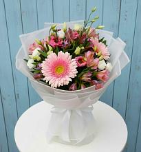Букет цветов из:  Герберы, Альстромерии и Лизиантусы в Первомайском Ставропольского края